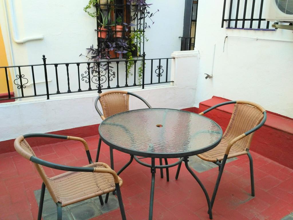Pension La Montorena Seville Exterior photo