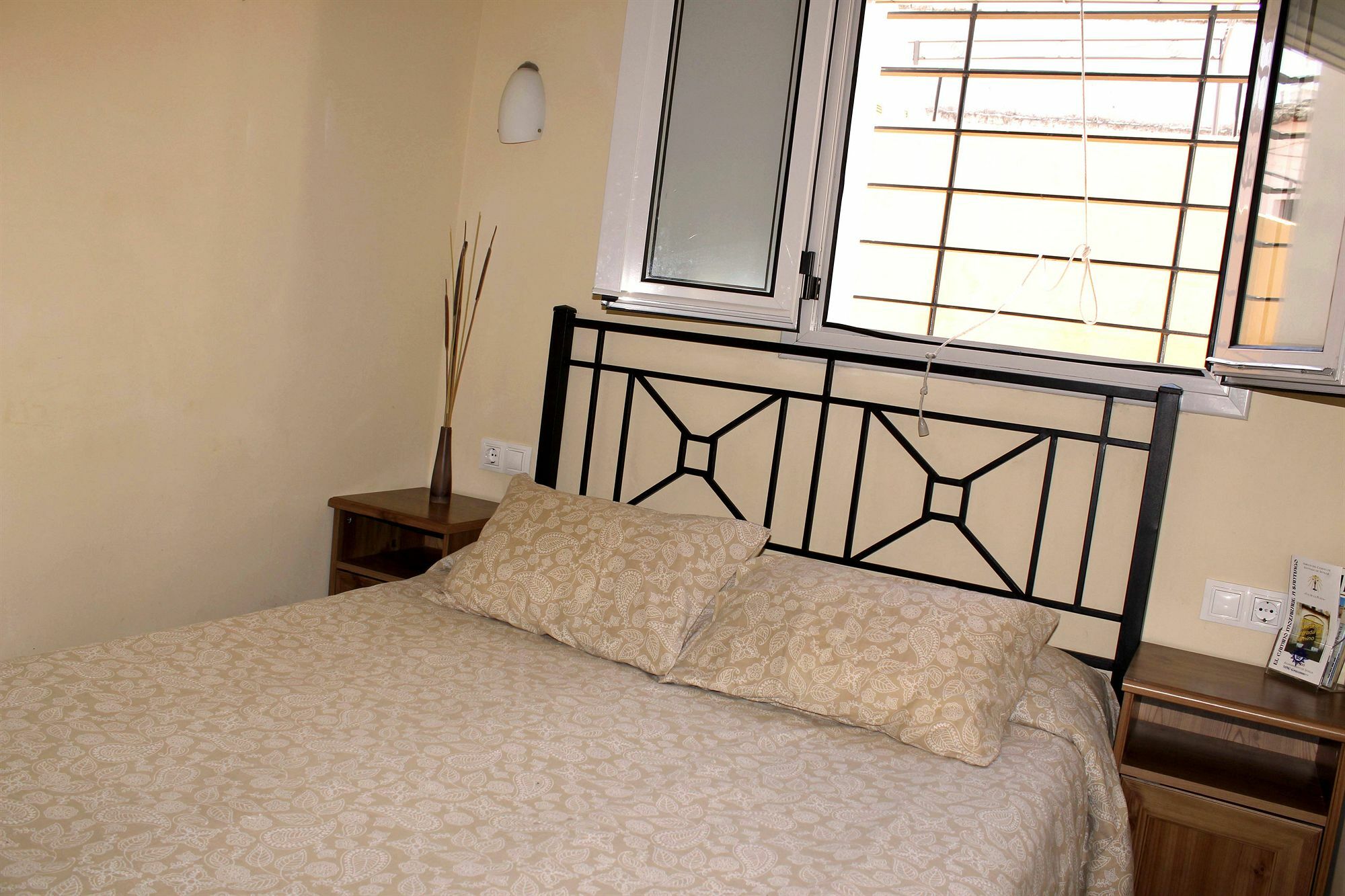 Pension La Montorena Seville Exterior photo